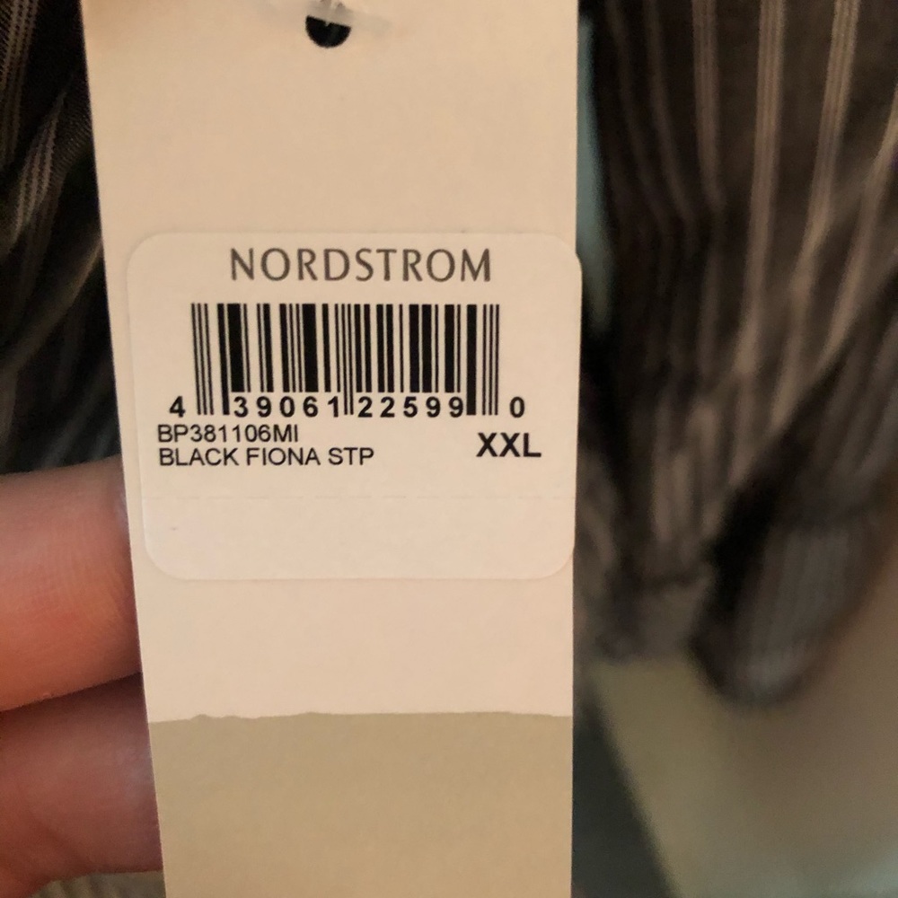 NWT Ruffle Sleeve Dress - Picture 3 of 4